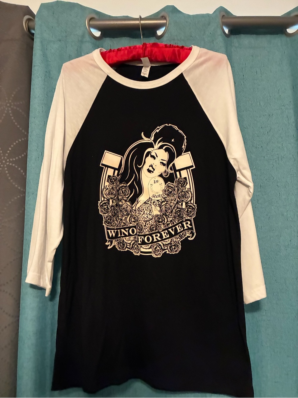 STATE Black & White Raglan Sleeve Graphic Amy Winehouse long sleeve tee